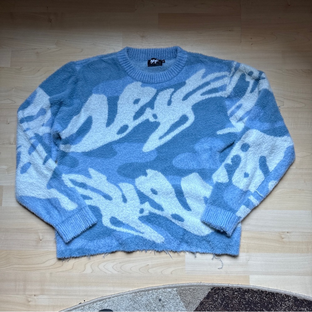 Weyzclo Blue and White Crewneck Sweater